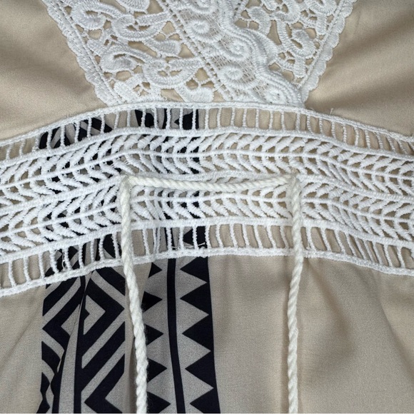 NWT Boho Cream and Black Dress with Lace Details V-neck Long Bell Sleeve SzM - Picture 15 of 16